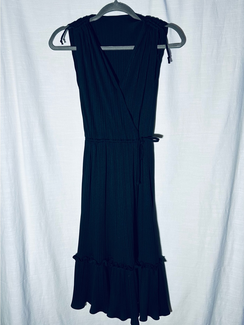 True Vintage Black Sleeveless Pleated Faux Wrap Midi Classic Dress